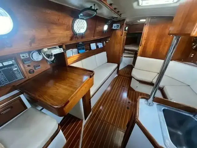 Pacific Seacraft 37