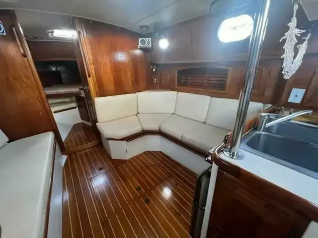 Pacific Seacraft 37