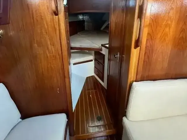 Pacific Seacraft 37