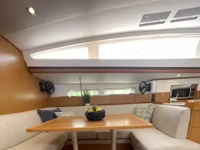 Jeanneau 44 Deck Saloon