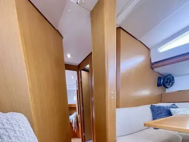 Jeanneau 44 Deck Saloon