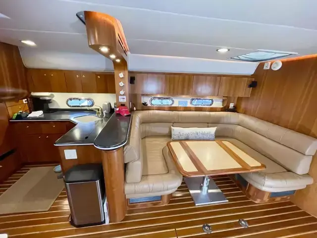 Tiara Yachts 5200 Sovran