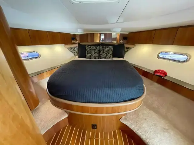 Tiara Yachts 5200 Sovran