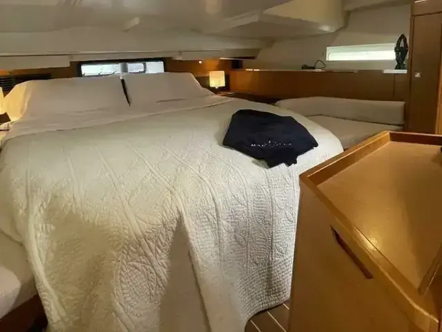 Jeanneau 44 Deck Saloon