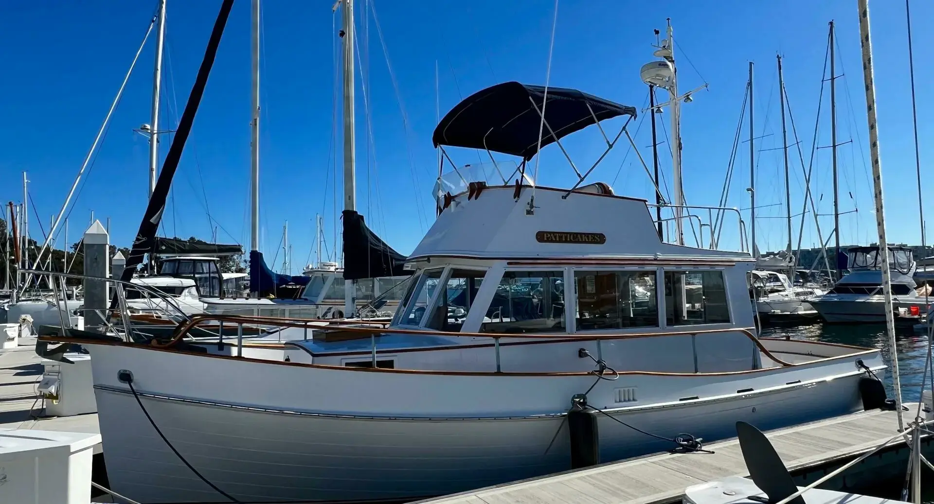 1971 Grand 32 sedan trawler