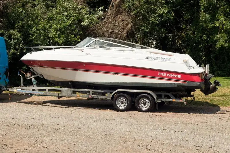 1994 Four Winns 215 sundowner cuddy cabin-cruiser