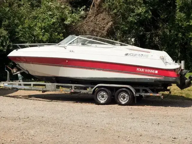 Four Winns 215 Sundowner Cuddy Cabin-Cruiser