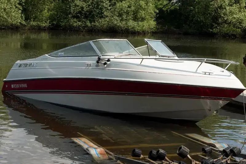 1994 Four Winns 215 sundowner cuddy cabin-cruiser