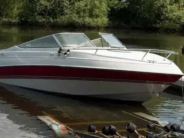 Four Winns 215 Sundowner Cuddy Cabin-Cruiser