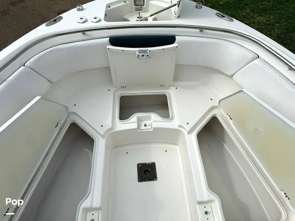 2019 Robalo r247