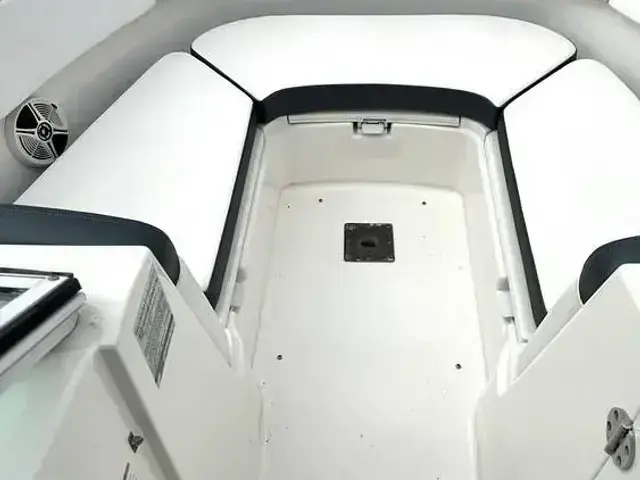 Robalo R247