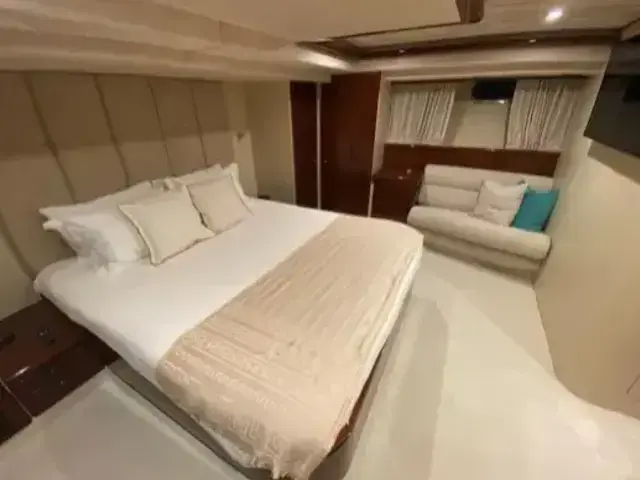 Ferretti Yachts 72