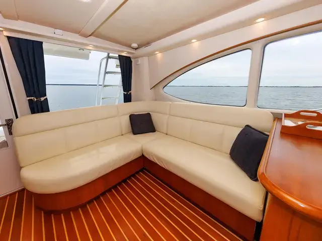 Tiara 39'