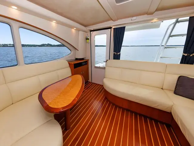 Tiara 39'