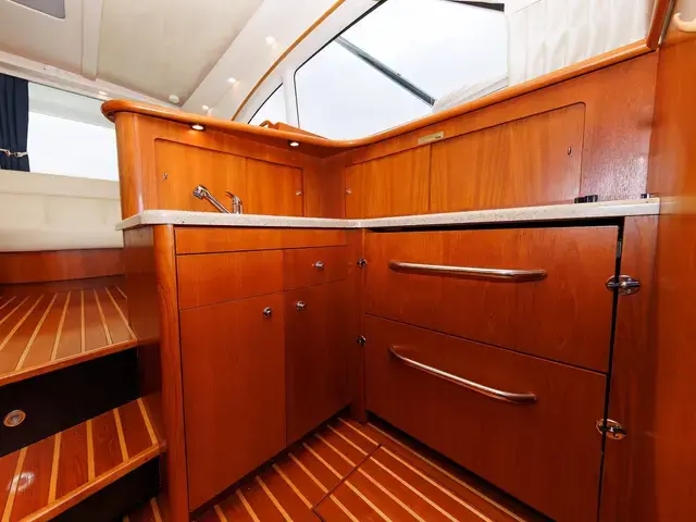 Tiara 39'