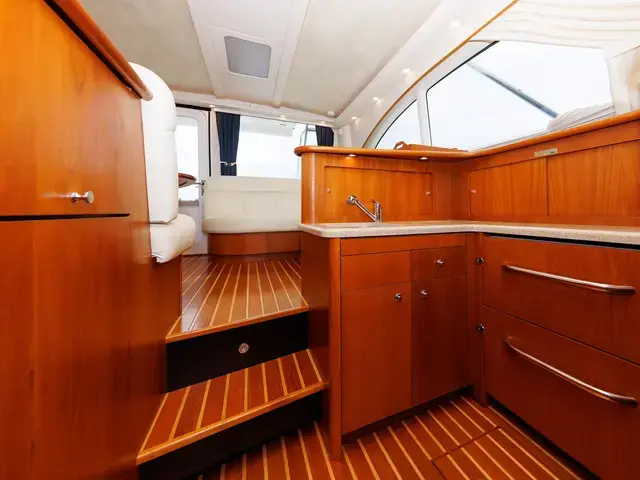 Tiara 39'