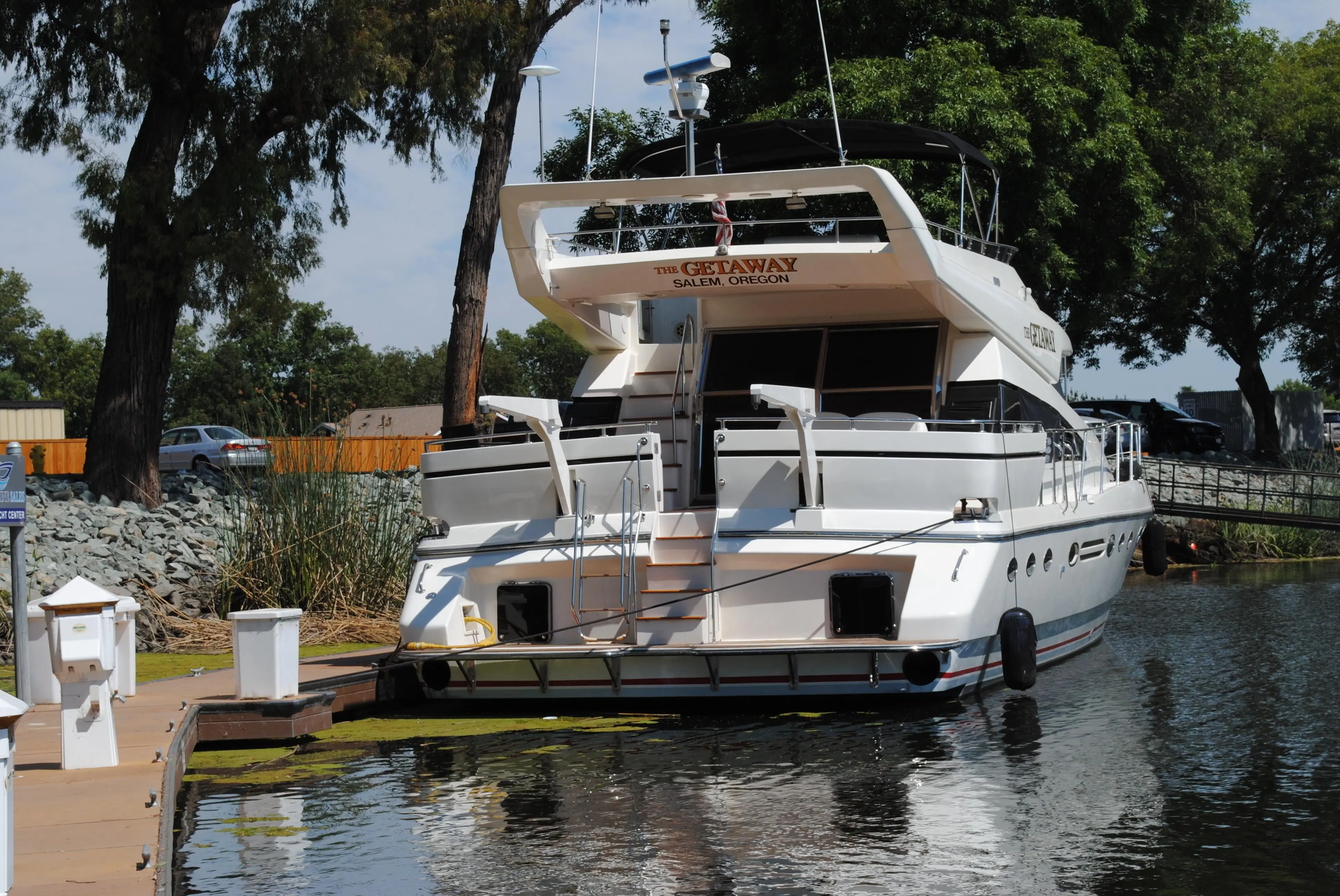 1991 Johnson 63 flybridge