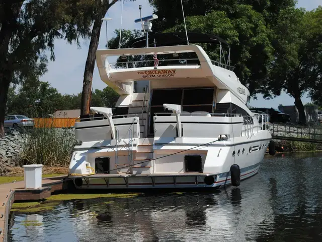 Johnson 63 Flybridge -