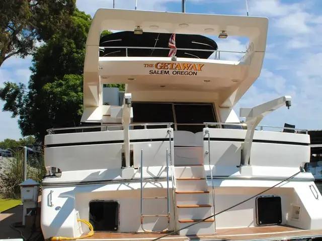 Johnson 63 Flybridge -