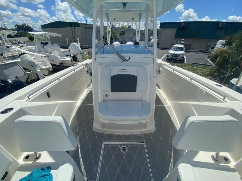 2023 Cobia Boats 320 cc