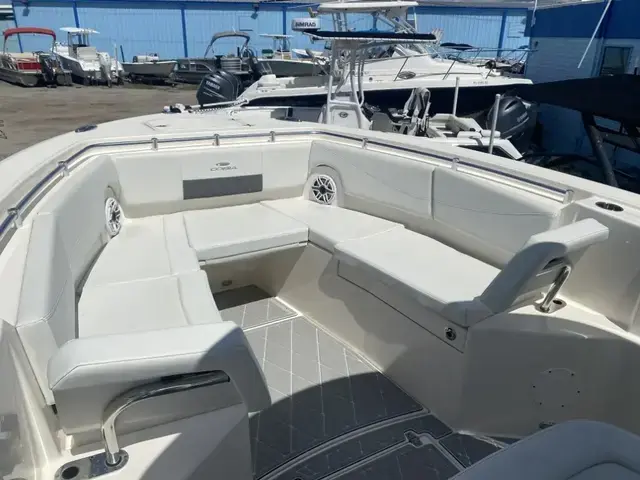 Cobia Boats 320 CC