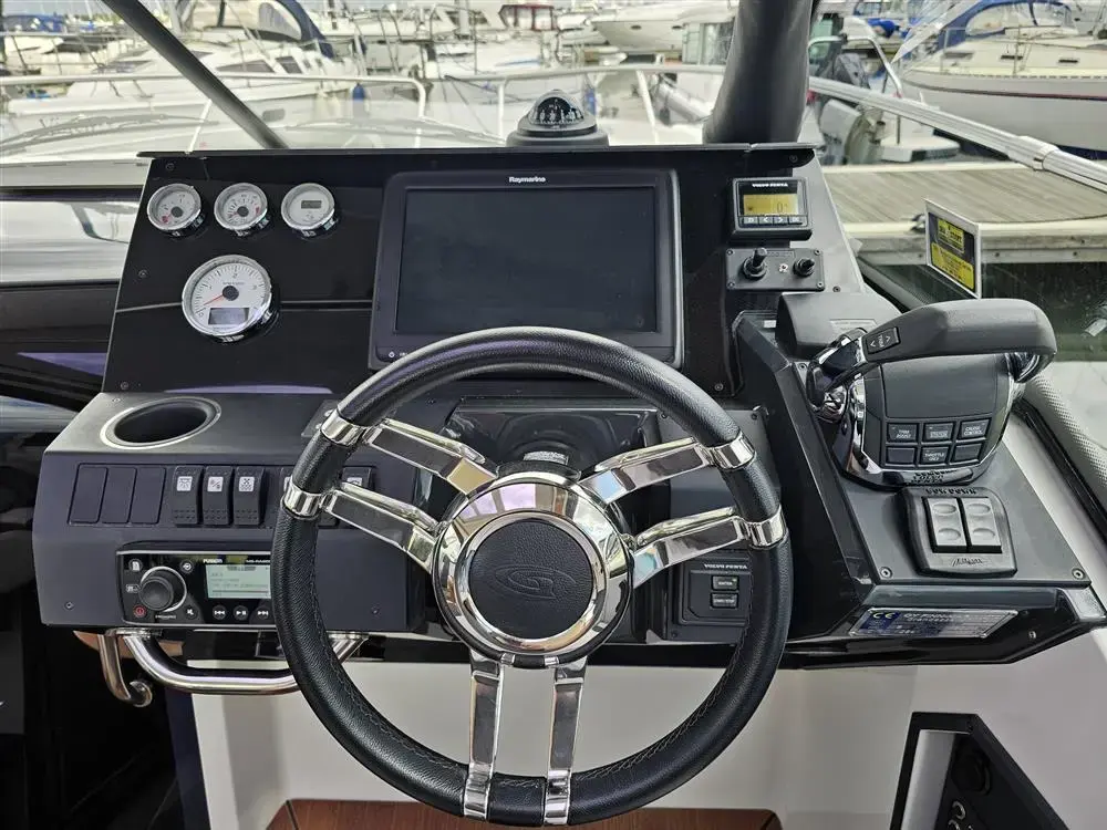 2015 Volvo Penta 27 oc