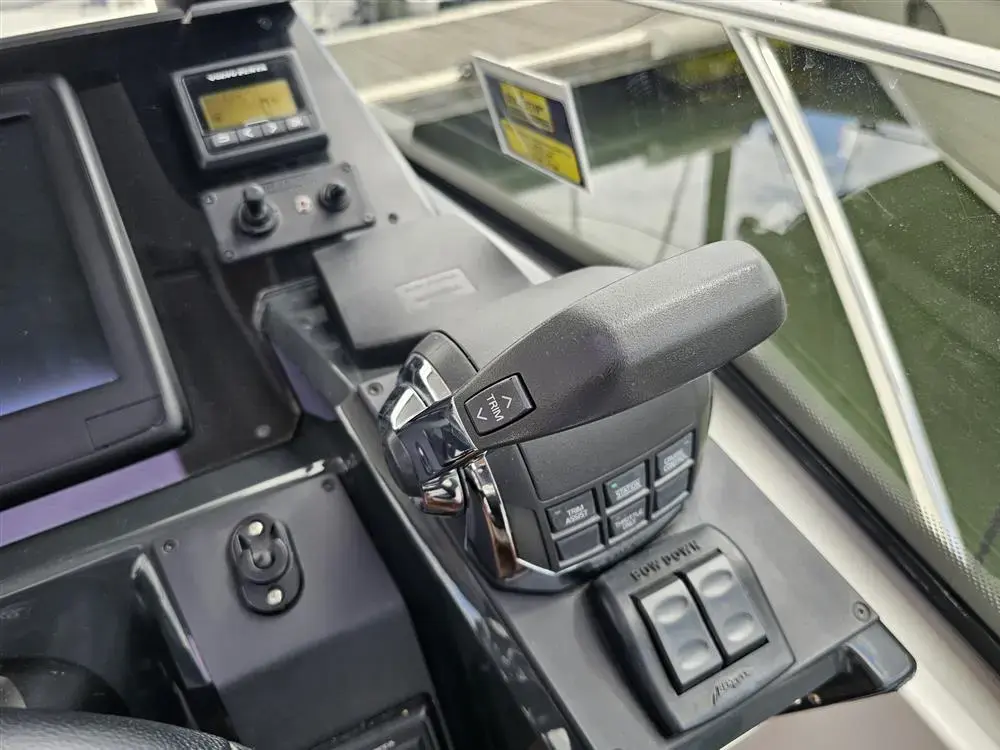 2015 Volvo Penta 27 oc