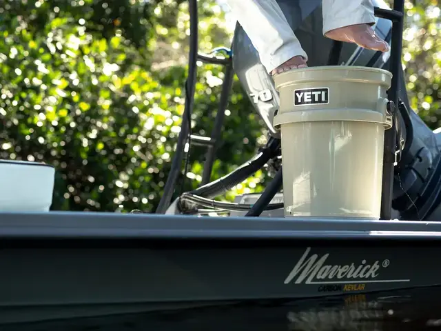 Maverick Boat Co. 17 Hpx-S