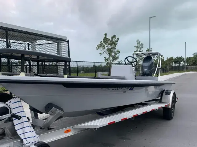 Maverick Boat Co. 17 Hpx-V