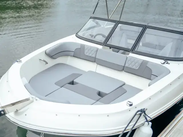 Bayliner Vr4