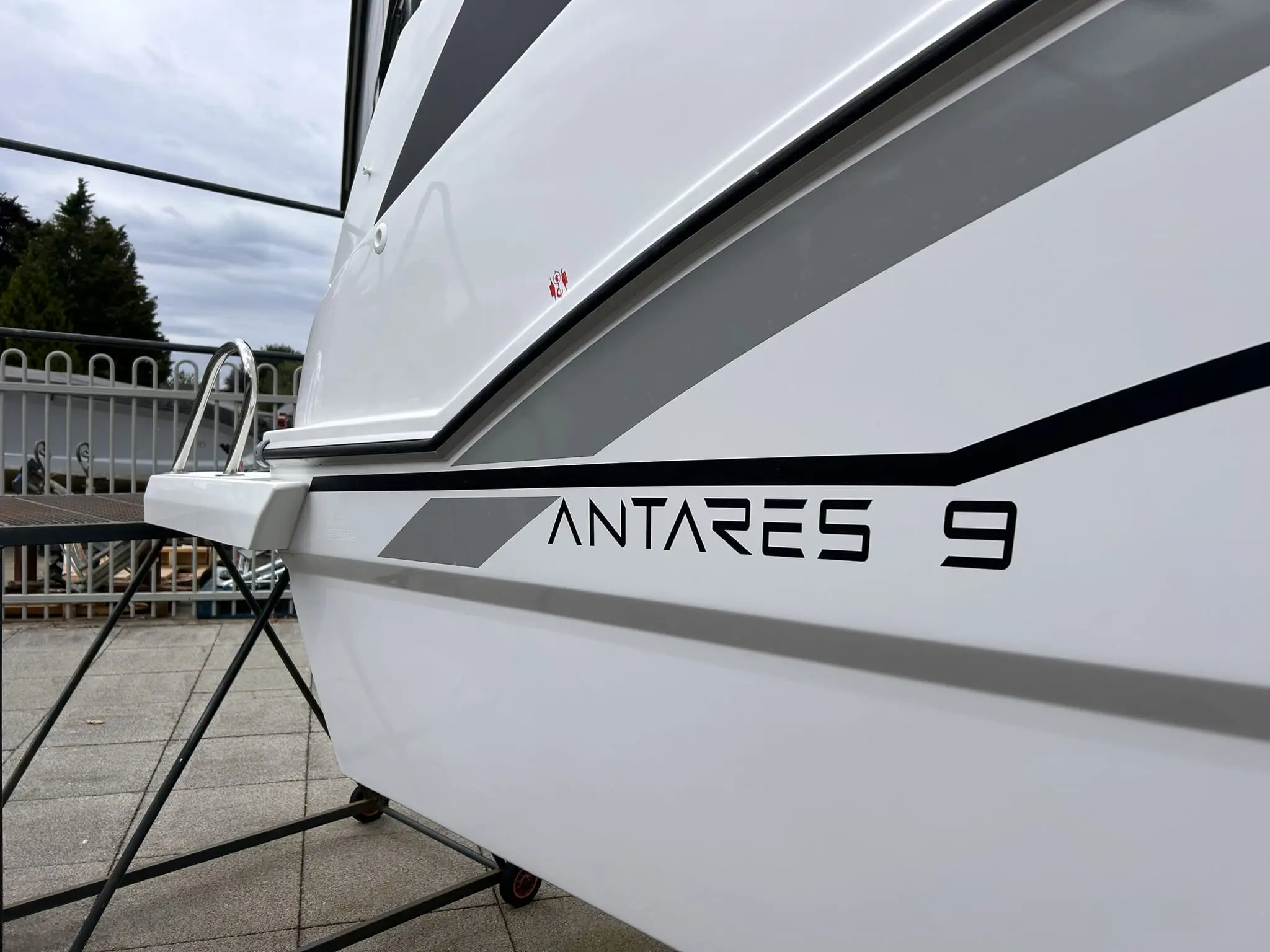 2023 Beneteau antares 9