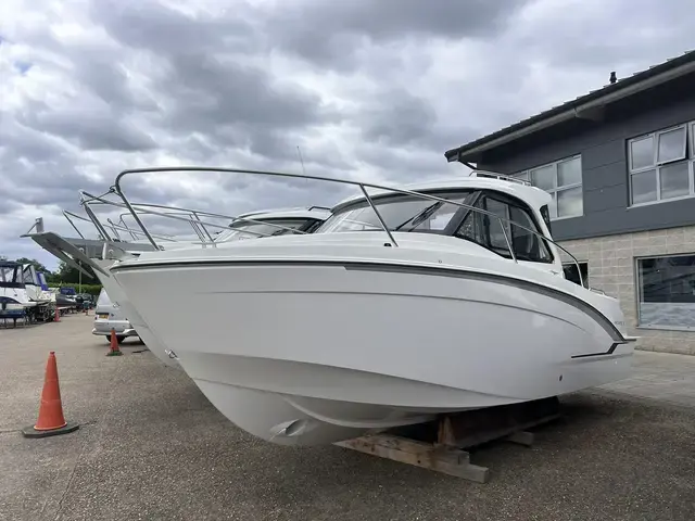 Beneteau Antares 7