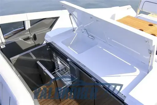 2020 Fairline f line 33