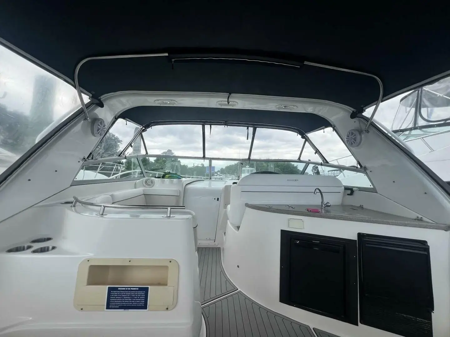 2006 Rinker fiesta vee 342