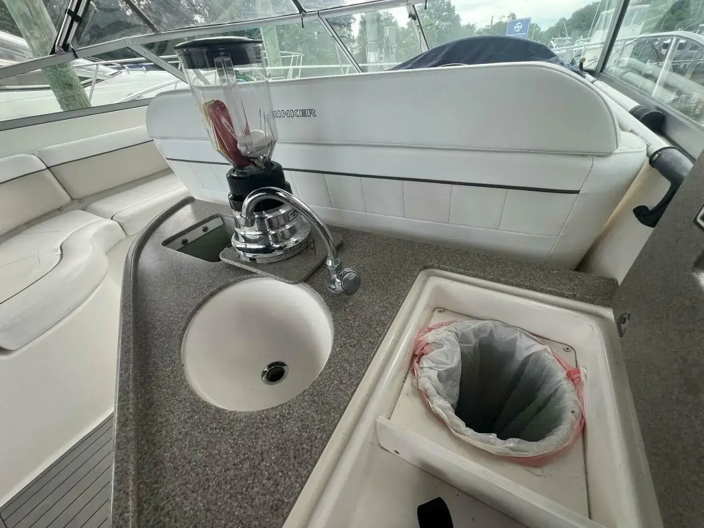 2006 Rinker fiesta vee 342