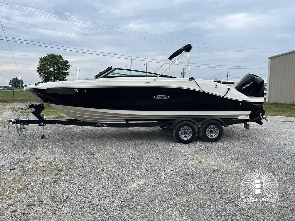 2019 Sea Ray spx 230 ob