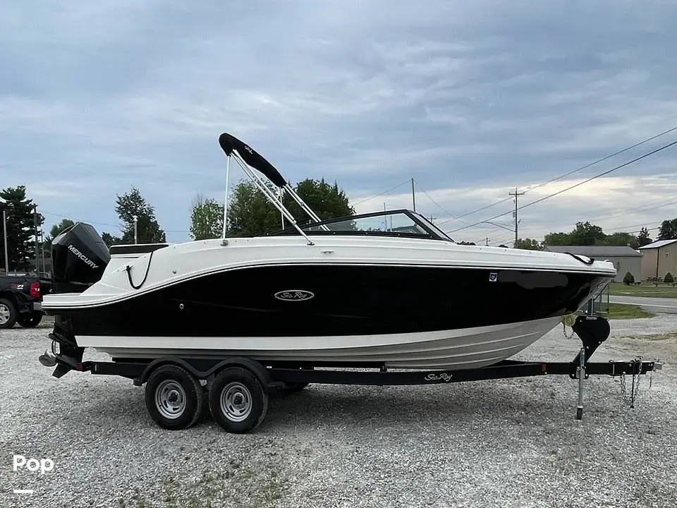 2019 Sea Ray spx 230 ob