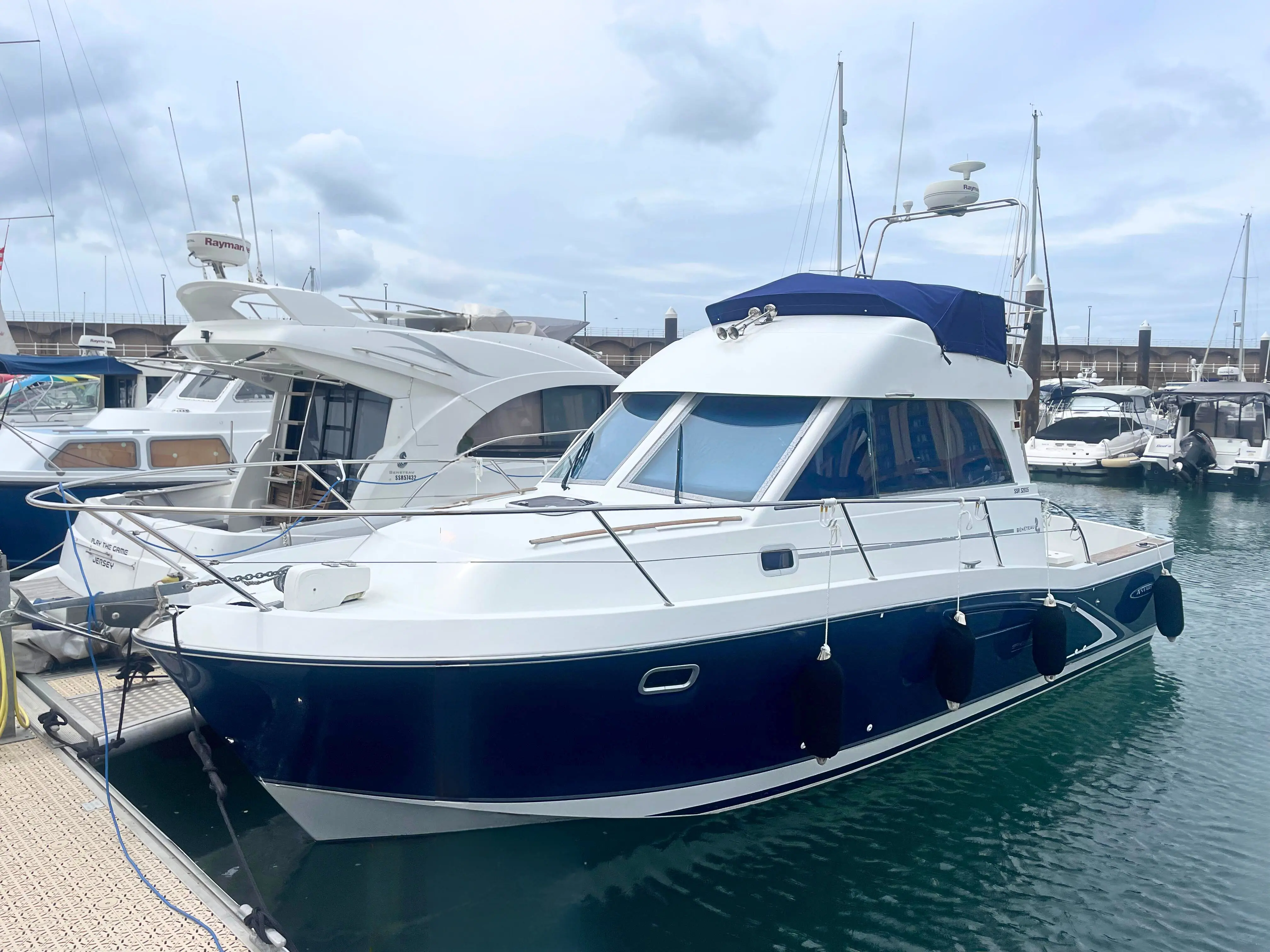 2004 Beneteau antares serie 9 fly