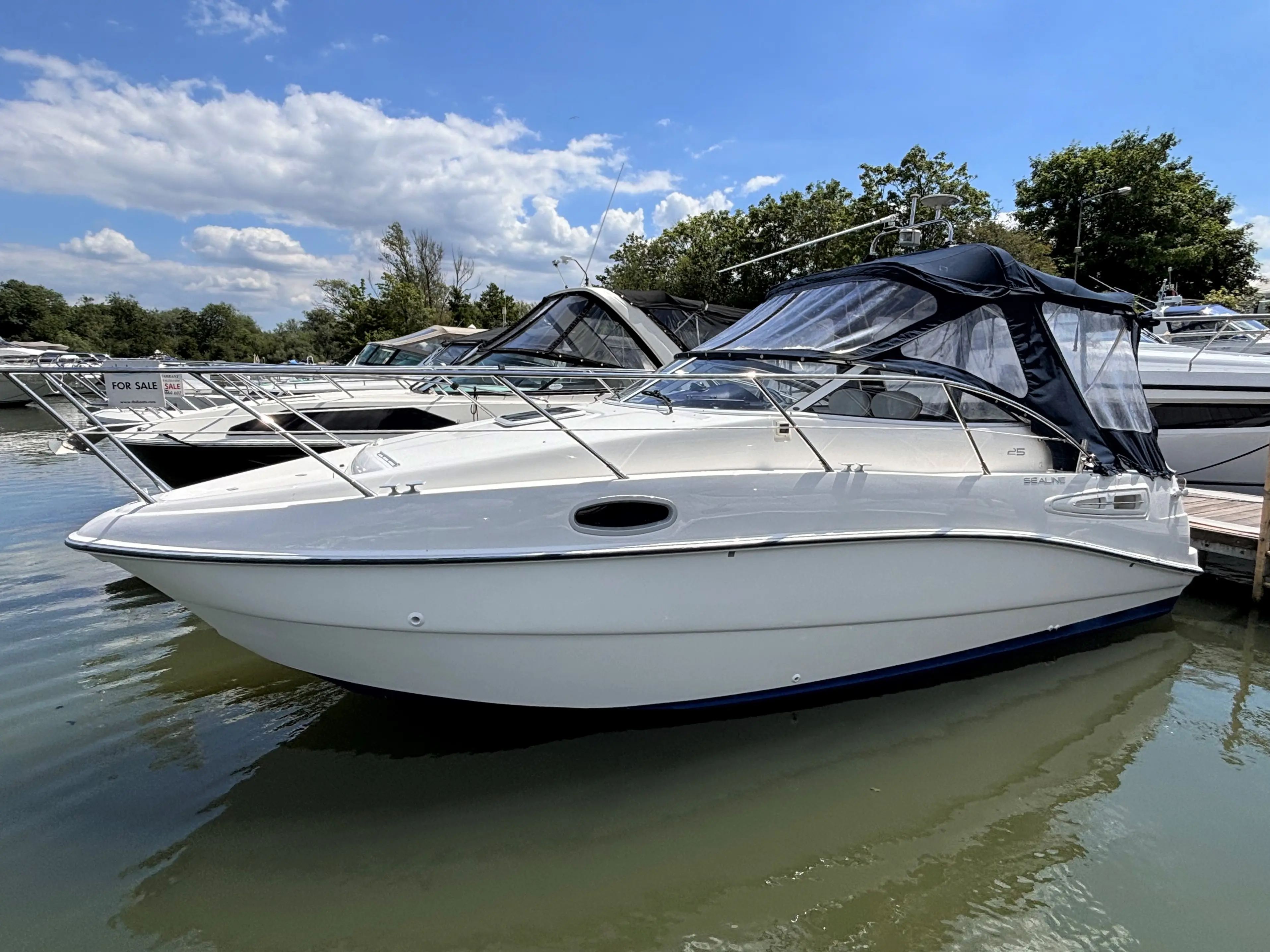 2005 Sealine s25