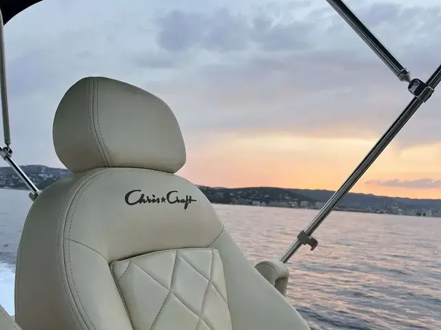 Chris Craft Launch 360