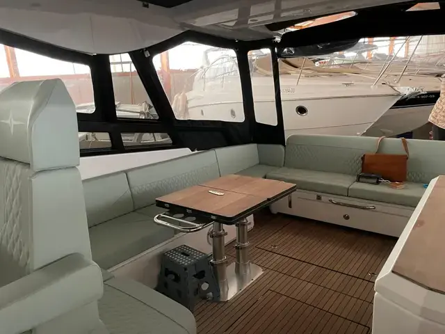 Bavaria Vida 33