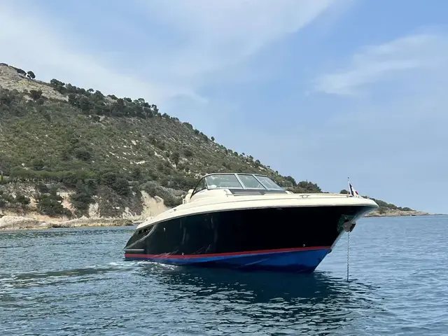 Chris Craft Launch 360