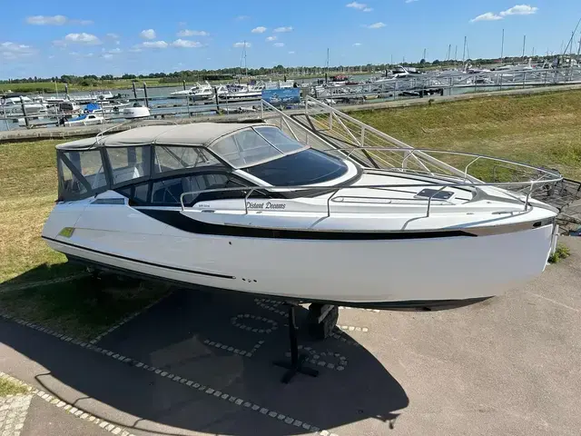 Fairline F33