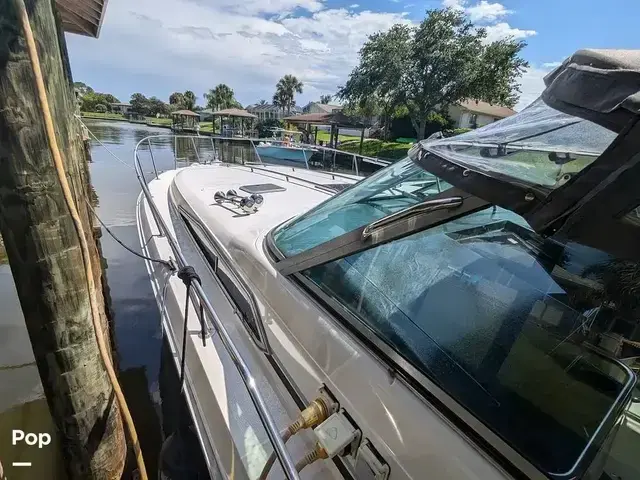 Sea Ray 350 Express Cruiser