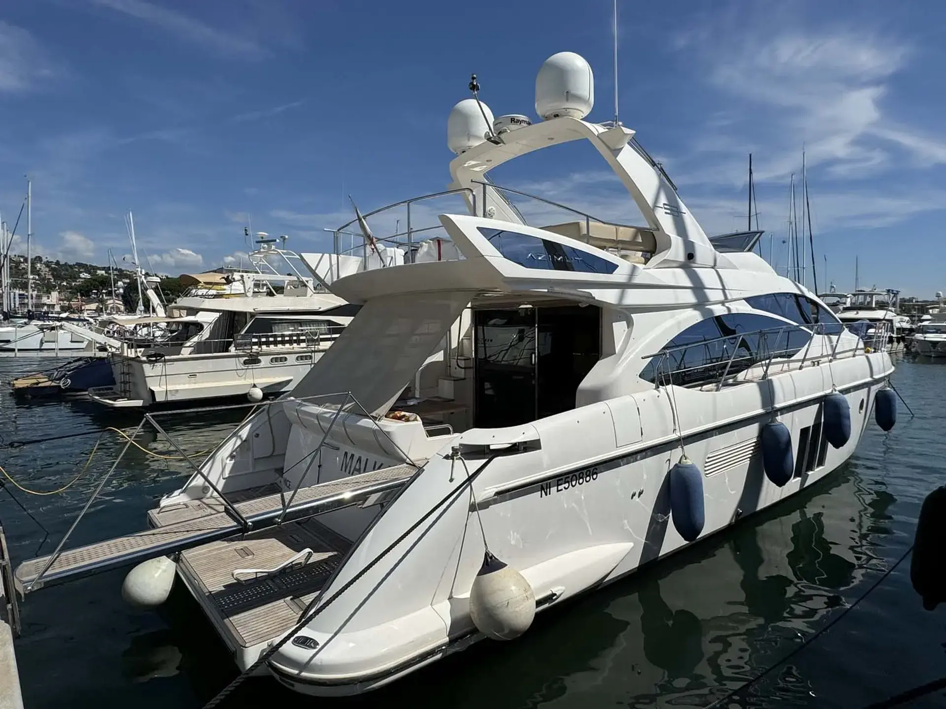 2011 Azimut 53 flybridge