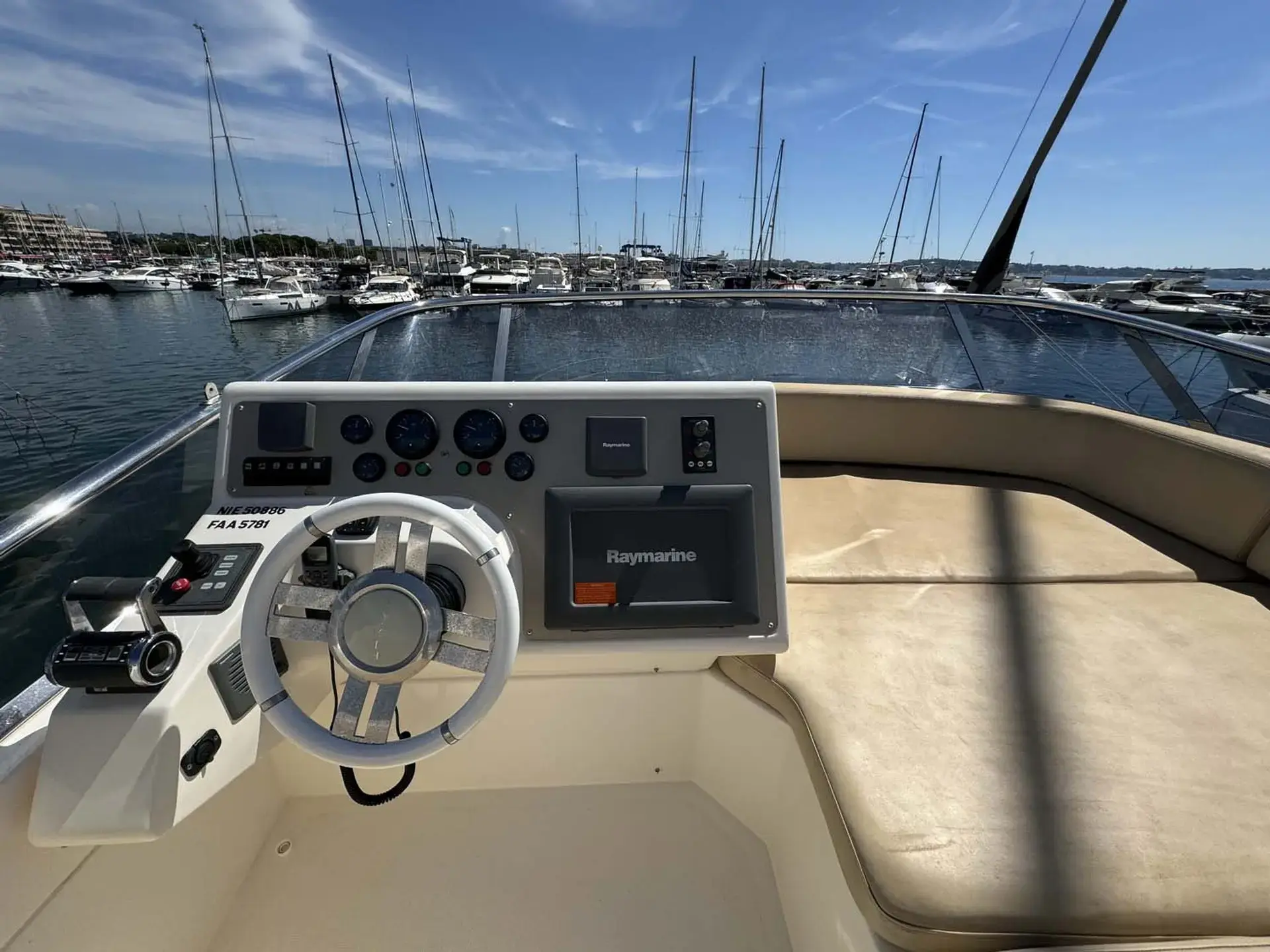 2011 Azimut 53 flybridge