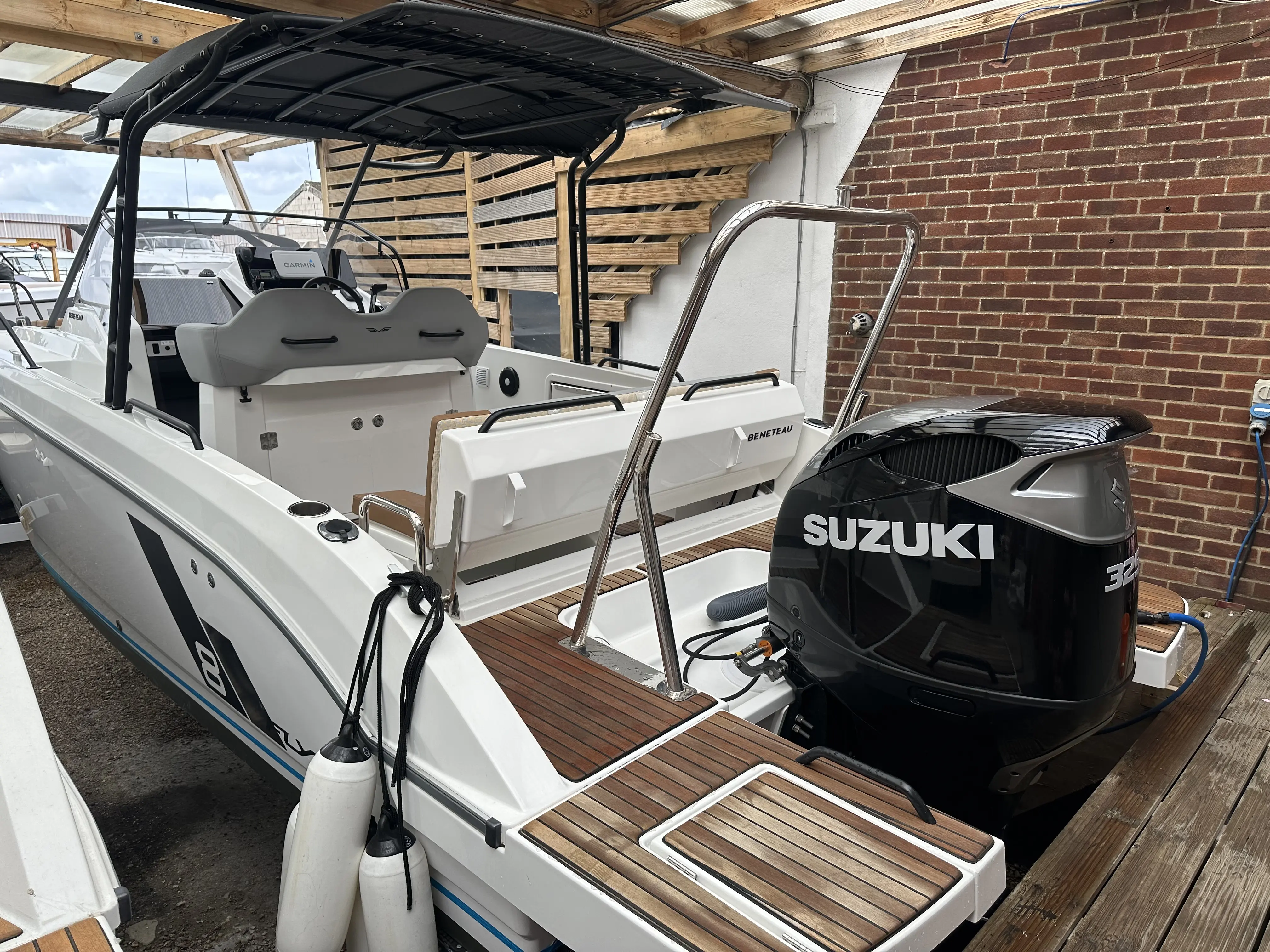 2022 Beneteau flyer 8 sundeck outboard