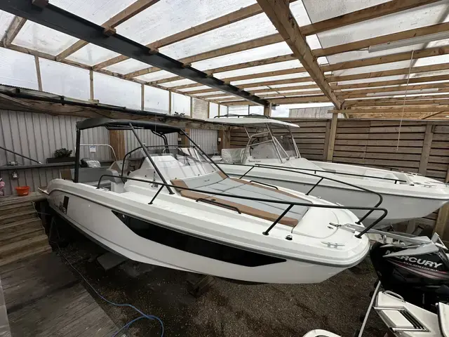 Beneteau Flyer 8 Sundeck Outboard