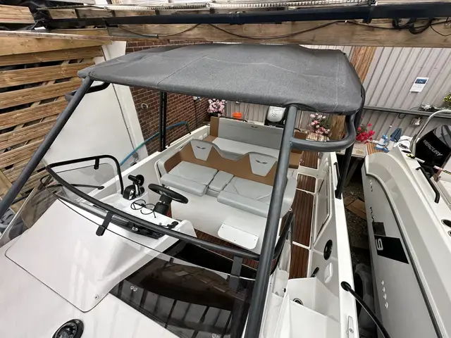 Beneteau Flyer 8 Sundeck Outboard