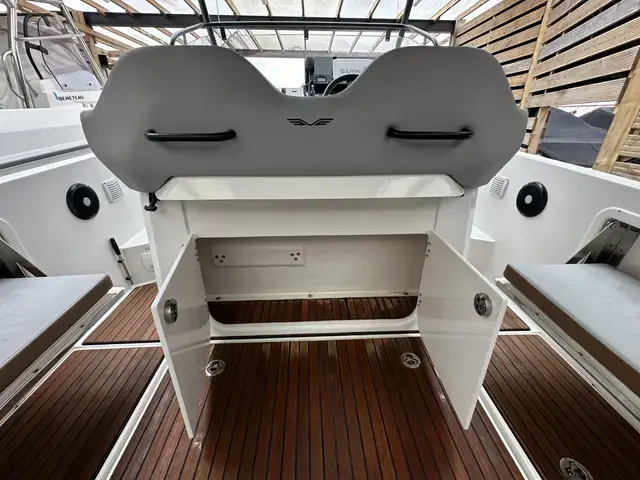 Beneteau Flyer 8 Sundeck Outboard